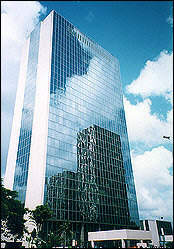 Tour CCIA, the World Trade Center, host to the CEPICI, the APEX-CI and various governemental offices