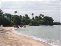 Plage sur l'île de Kassa