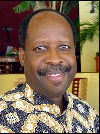 H.E. Leonardo Santos Simao 
